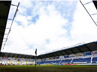 Fußball-Zweitligist SC Paderborn muss wegen Fehlverhaltens seiner Fans eine Geldstrafe von 6900 Euro zahlen. Fußball-Zweitligist SC Paderborn muss wegen Fehlverhaltens seiner Fans eine Geldstrafe von 6900 Euro zahlen.