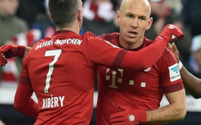 Die Bayern-Stars Franck Ribéry (l) und Arjen Robben sind wieder fit. Foto: Peter Kneffel