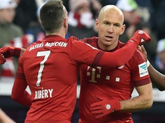 Die Bayern-Stars Franck Ribéry (l) und Arjen Robben sind wieder fit. Foto: Peter Kneffel Die Bayern-Stars Franck Ribéry (l) und Arjen Robben sind wieder fit. Foto: Peter Kneffel