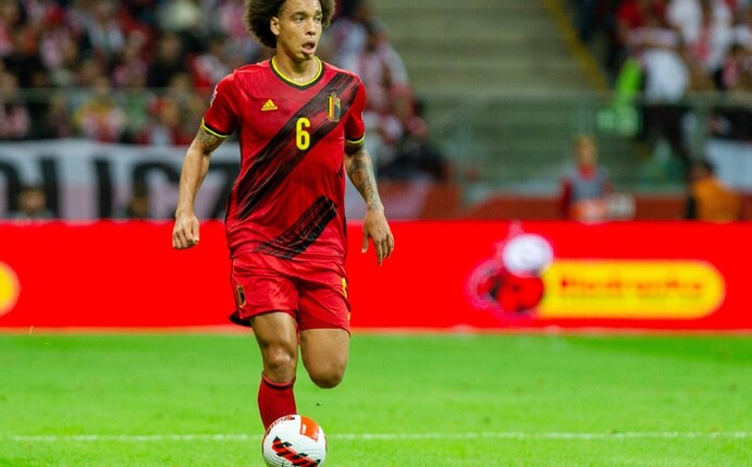 Axel Witsel setzt seine Karriere bei Atletico Madrid fort. Wie der Klub am Mittwoch mitteilte, erhält der Mittelfeldspi