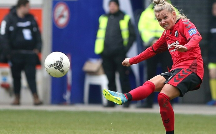 Die ehemalige Nationalspielerin Julia Simic hat in ihrer Zeit als Nachwuchsfußballerin mehrfach Sexismus erfahren.