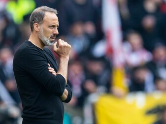 Stuttgarts Trainer Pellegrino Matarazzo ist positiv auf das Coronavirus getestet worden. Stuttgarts Trainer Pellegrino Matarazzo ist positiv auf das Coronavirus getestet worden.