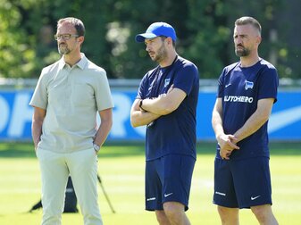 Herthas Trainer Sandro Schwarz (M) war zuvor Chefcoach von Dynamo Moskau. Herthas Trainer Sandro Schwarz (M) war zuvor Chefcoach von Dynamo Moskau.