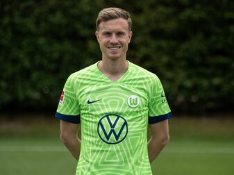 Wolfsburgs Mittelfeldspieler Yannick Gerhardt hat sich im Test gegen WSG Tirol eine Knieverletzung zugezogen. Wolfsburgs Mittelfeldspieler Yannick Gerhardt hat sich im Test gegen WSG Tirol eine Knieverletzung zugezogen.