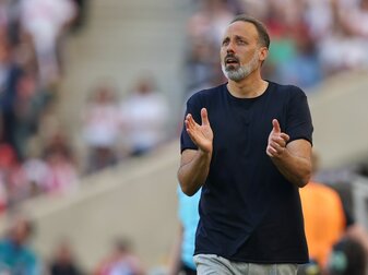 Stuttgarts Trainer Pellegrino Matarazzo war Anfang der Woche positiv auf das Coronavirus getestet worden. Stuttgarts Trainer Pellegrino Matarazzo war Anfang der Woche positiv auf das Coronavirus getestet worden.