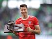 Der abwanderungswillige Stürmerstar Robert Lewandowski ist am Montagabend aus dem Urlaub zurückgekehrt und in München