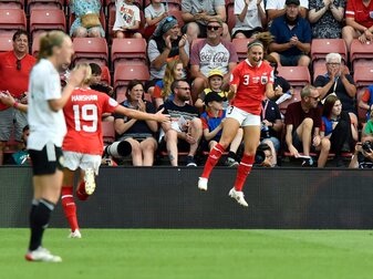 Österreich ist nicht Europameister, zumindest noch nicht - aber die Fußballerinnen feierten ihren ersten EM-Sieg wie d Österreich ist nicht Europameister, zumindest noch nicht - aber die Fußballerinnen feierten ihren ersten EM-Sieg wie d