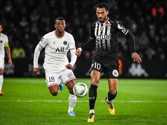 Trägt künftig das Trikot von Mainz 05: Angelo Fulgini (r). Trägt künftig das Trikot von Mainz 05: Angelo Fulgini (r).