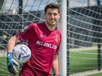 Zweitliga-Absteiger Dynamo Dresden hat Torwart Niklas Heeger verpflichtet. Das gab der Klub am Dienstag bekannt. Zweitliga-Absteiger Dynamo Dresden hat Torwart Niklas Heeger verpflichtet. Das gab der Klub am Dienstag bekannt.