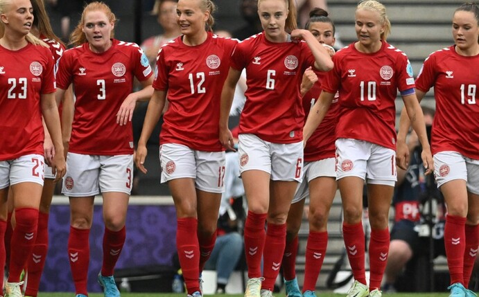 Die frühere Wolfsburgerin Pernille Harder hat Vize-Europameister Dänemark den ersten Erfolg bei der Fußball-EM in Eng