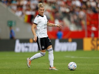 Mit Alexandra Popp anstelle der mit Corona infizierten Lea Schüller gehen die deutschen Fußballerinnen in ihr zweites Mit Alexandra Popp anstelle der mit Corona infizierten Lea Schüller gehen die deutschen Fußballerinnen in ihr zweites