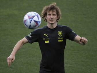 Fußball-Bundesligist FC Schalke steht unmittelbar vor einem Transfer von Alex Kral. Der Aufsteiger bestätigte einen en Fußball-Bundesligist FC Schalke steht unmittelbar vor einem Transfer von Alex Kral. Der Aufsteiger bestätigte einen en