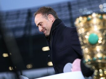 Geschäftsführer Oliver Mintzlaff von DFB-Pokalsieger RB Leipzig gibt sich hinsichtlich eines Verbleibs von Konrad Laim Geschäftsführer Oliver Mintzlaff von DFB-Pokalsieger RB Leipzig gibt sich hinsichtlich eines Verbleibs von Konrad Laim