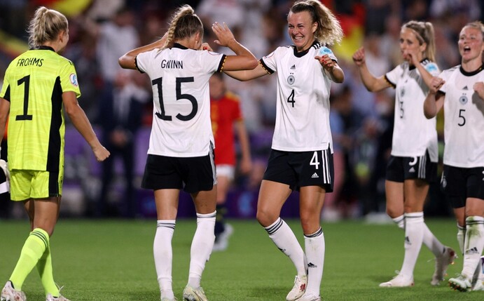 Die deutschen Fußballerinnen sorgen bei der EM in England durch ihre Erfolge in der Heimat zunehmend für Begeisterung.