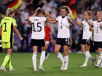 Die deutschen Fußballerinnen sorgen bei der EM in England durch ihre Erfolge in der Heimat zunehmend für Begeisterung. Die deutschen Fußballerinnen sorgen bei der EM in England durch ihre Erfolge in der Heimat zunehmend für Begeisterung.