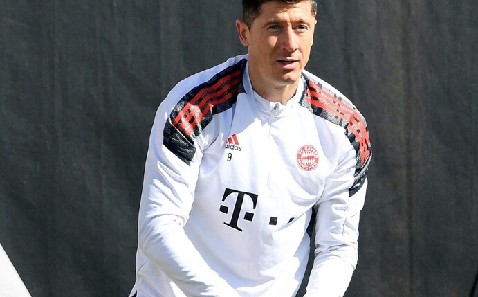 Robert Lewandowski ist am Mittwochvormittag wie vorgesehen auch zum Training bei Rekordmeister Bayern München erschiene