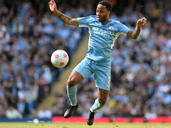 Der Wechsel des englischen Fußball-Nationalspielers Raheem Sterling von Meister Manchester City zum FC Chelsea ist perf