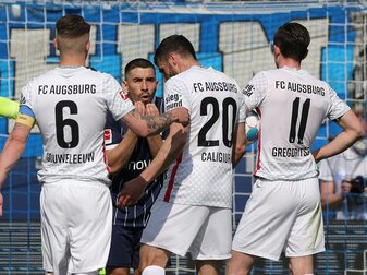 Fußball-Bundesligist FC Augsburg hat in der Vorbereitung auf die neue Saison seine erste Testspiel-Niederlage kassiert. Fußball-Bundesligist FC Augsburg hat in der Vorbereitung auf die neue Saison seine erste Testspiel-Niederlage kassiert.