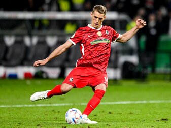 Stand beim 1. FC Köln und dessen Trainer Baumgart hoch im Kurs: Freiburgs Nils Petersen. Stand beim 1. FC Köln und dessen Trainer Baumgart hoch im Kurs: Freiburgs Nils Petersen.