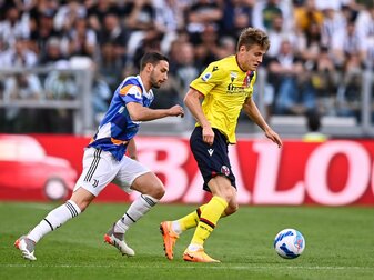 Mattias Svanberg (r) steht seit 2018 in Bologna unter Vertrag. Mattias Svanberg (r) steht seit 2018 in Bologna unter Vertrag.