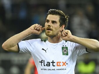 Fußball-Nationalspieler Jonas Hofmann lässt weiter offen, ob er auch über 2023 hinaus für Bundesligist Borussia Mön Fußball-Nationalspieler Jonas Hofmann lässt weiter offen, ob er auch über 2023 hinaus für Bundesligist Borussia Mön
