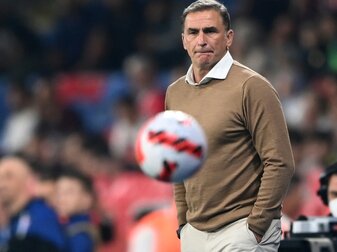 Stefan Kuntz ist vom Klassenerhalt des Aufsteigers 1. FC Kaiserslautern in der 2. Fußball-Bundesliga überzeugt. Stefan Kuntz ist vom Klassenerhalt des Aufsteigers 1. FC Kaiserslautern in der 2. Fußball-Bundesliga überzeugt.