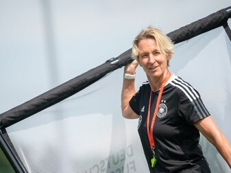 Gibt gegen Finnland ihrer zweiten Reihe Gelegenheit zum Vorspielen: Bundestrainerin Martina Voss-Tecklenburg. Gibt gegen Finnland ihrer zweiten Reihe Gelegenheit zum Vorspielen: Bundestrainerin Martina Voss-Tecklenburg.