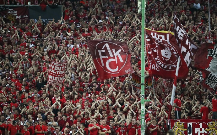 Die Fans in Kaiserslautern brennen auf das erste Zweitligaspiel seit vier Jahren (Photo by Christian Kaspar-Bartke/Getty Images)