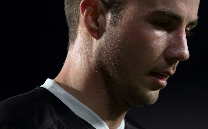 Mit Rio-Weltmeister Mario Götze als Einwechselspieler hat Fußball-Bundesligist Eintracht Frankfurt den dritten Sieg im
