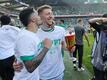 Fußball-Bundesligist Werder Bremen hat den Außenverteidiger Mitchell Weiser fest verpflichtet.