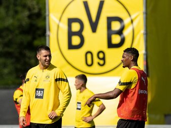 Training in der Schweiz: Die BVB-Neuzugänge Niklas Süle (l) und Sebastien Haller in Bad Ragaz. Training in der Schweiz: Die BVB-Neuzugänge Niklas Süle (l) und Sebastien Haller in Bad Ragaz.