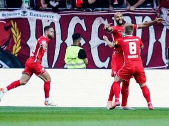Der 1. FC Kaiserslautern siegt zum Saisonauftakt. Der 1. FC Kaiserslautern siegt zum Saisonauftakt.