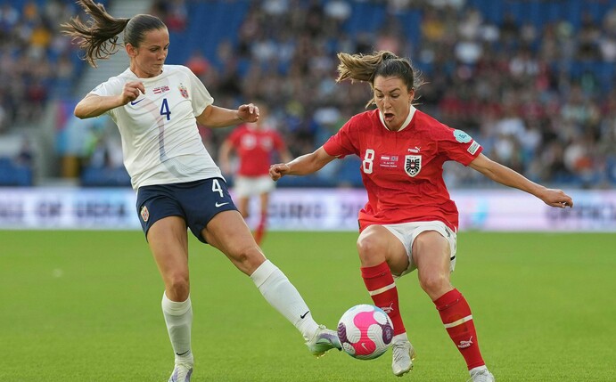 Behauptete sich gegen Norwegen: Barbara Dunst (r) und das Team aus Österreich.