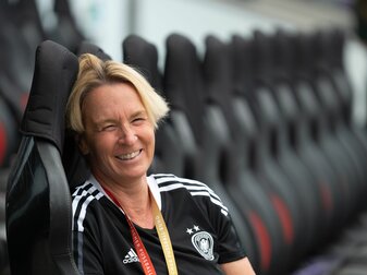 Bundestrainerin Martina Voss-Tecklenburg freut sich auf das Viertelfinale gegen Österreich. Bundestrainerin Martina Voss-Tecklenburg freut sich auf das Viertelfinale gegen Österreich.