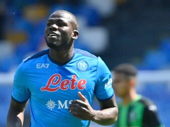 Der senegalesische Innenverteidiger Kalidou Koulibaly wechselt vom SSC Neapel zu Thomas Tuchels FC Chelsea in die Premie Der senegalesische Innenverteidiger Kalidou Koulibaly wechselt vom SSC Neapel zu Thomas Tuchels FC Chelsea in die Premie