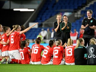 Österreichs Fußballerinnen hoffen im EM-Viertelfinale gegen Deutschland auf den Überraschungseffekt. Österreichs Fußballerinnen hoffen im EM-Viertelfinale gegen Deutschland auf den Überraschungseffekt.