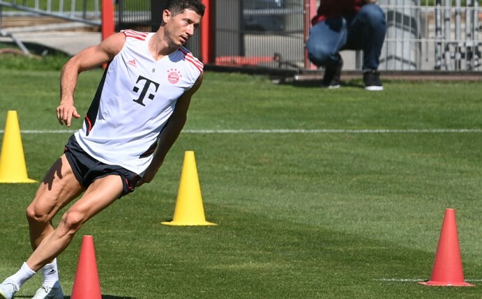 Trotz seines feststehenden Abschieds von Bayern München hat Robert Lewandowski am Samstagvormittag am Münchener Mannsc