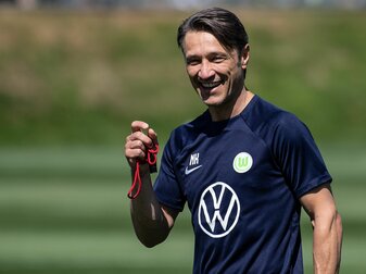 Niko Kovac, der neue Trainer vom VfL Wolfsburg, lacht während der Trainingseinheit. Niko Kovac, der neue Trainer vom VfL Wolfsburg, lacht während der Trainingseinheit.