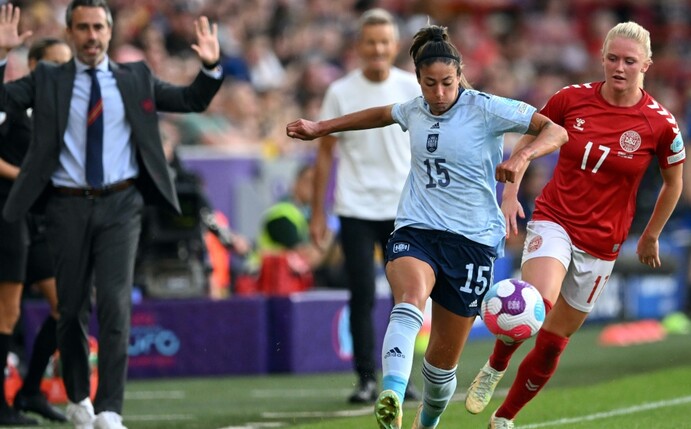 Spaniens Fußballerinnen haben bei der Europameisterschaft in England als Gruppenzweite hinter der deutschen Mannschaft 