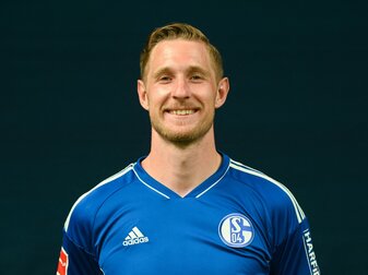 Sebastian Polter hat Schalke 04 drei Wochen vor dem Saisonstart in der Fußball-Bundesliga vor einem Rückschlag bewahrt Sebastian Polter hat Schalke 04 drei Wochen vor dem Saisonstart in der Fußball-Bundesliga vor einem Rückschlag bewahrt