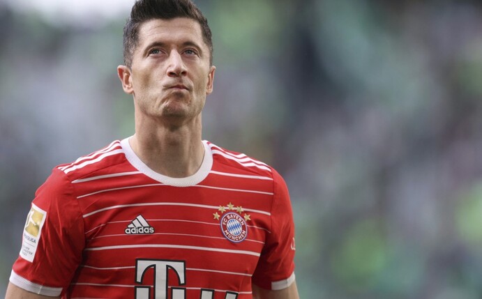 Weltfußballer Robert Lewandowski will das Theater um seinen Wechsel von Bayern München zum FC Barcelona so schnell wie