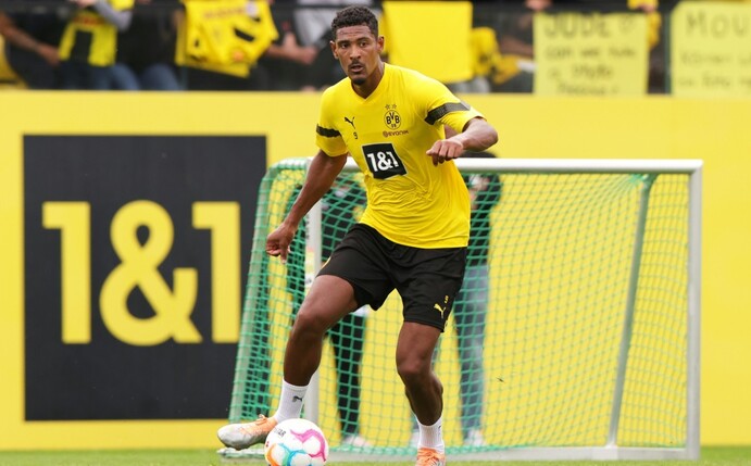Torjäger Sebastien Haller hat mit Fußball-Bundesligist Borussia Dortmund große Ziele.