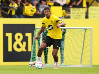 Torjäger Sebastien Haller hat mit Fußball-Bundesligist Borussia Dortmund große Ziele. Torjäger Sebastien Haller hat mit Fußball-Bundesligist Borussia Dortmund große Ziele.