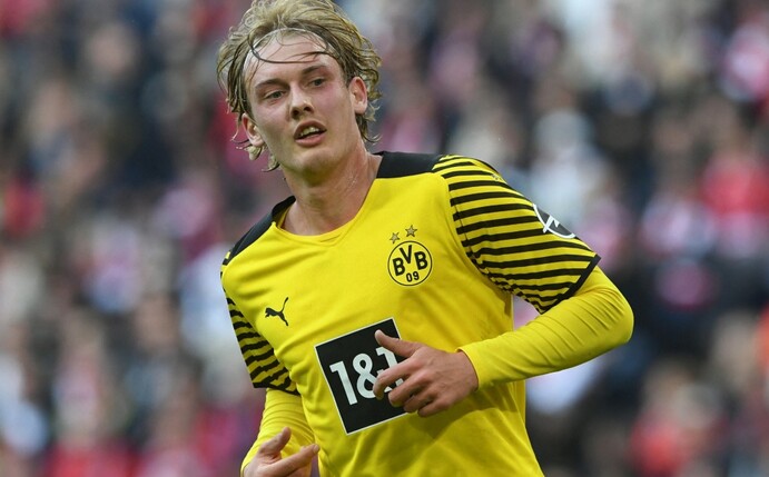 Fußball-Nationalspieler Julian Brandt hat Berichte über ein angeblich bevorstehendes Ende seiner Zeit bei Borussia Dor