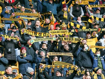 Dynamo Dresden verzichtet auf einen Einspruch gegen die herbe Geldstrafe in Höhe von 300.000 Euro wegen des Fehlverhalt Dynamo Dresden verzichtet auf einen Einspruch gegen die herbe Geldstrafe in Höhe von 300.000 Euro wegen des Fehlverhalt