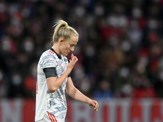 Lea Schüller ist nach siebentägiger Corona-Isolation zurück im Kreise der Fußball-Nationalmannschaft. Lea Schüller ist nach siebentägiger Corona-Isolation zurück im Kreise der Fußball-Nationalmannschaft.