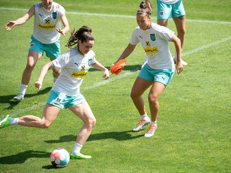 Steht vor ihrem 100. Länderspiel: Sarah Zadrazil (l.u.). Steht vor ihrem 100. Länderspiel: Sarah Zadrazil (l.u.).