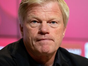 Der Vorstandsvorsitzende des FC Bayern München, Oliver Kahn, nimmt an einer Pressekonferenz teil. Der Vorstandsvorsitzende des FC Bayern München, Oliver Kahn, nimmt an einer Pressekonferenz teil.