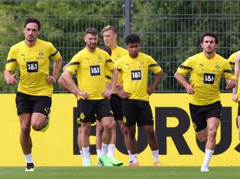 Borussia Dortmund hat sich beim öffentlichen Training am Dienstag um etwas Normalität bemüht. Borussia Dortmund hat sich beim öffentlichen Training am Dienstag um etwas Normalität bemüht.