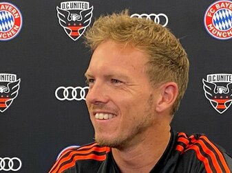 Julian Nagelsmann, Trainer des Fußball-Bundesligisten FC Bayern München, gibt in Washington ein Interview.